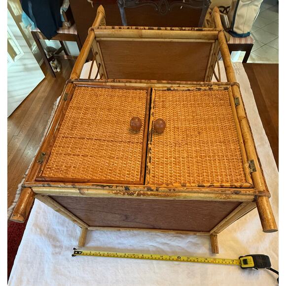 Mid 20th Century Vintage 30” Tall Bamboo Rattan Shelves Bookcase Cabinet Etagere - Picture 14 of 16